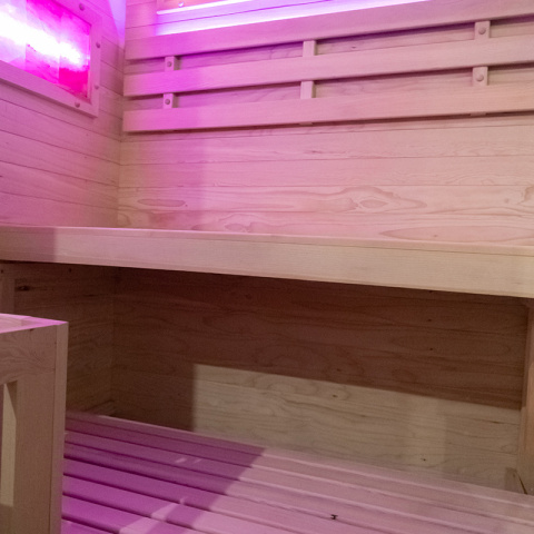 SAUNA FIŃSKA WYSOKOTEMPERATUROWA Z PIECEM LARK2/HARVIA 3,5KW 1-2 OSOBOWA 120x120 CM