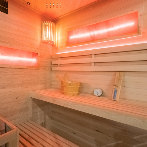 SAUNA FIŃSKA WYSOKOTEMPERATUROWA Z PIECEM LARK4/HARVIA 6KW 4-5 OSOBOWA 150x150 CM SAUNA FIŃSKA WYSOKOTEMPERATUROWA Z PIECEM LARK4/HARVIA 6KW 4-5 OSOBOWA 150x150 CM