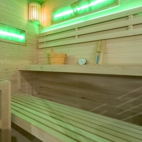 SAUNA FIŃSKA WYSOKOTEMPERATUROWA Z PIECEM LARK4/HARVIA 6KW 4-5 OSOBOWA 150x150 CM SAUNA FIŃSKA WYSOKOTEMPERATUROWA Z PIECEM LARK4/HARVIA 6KW 4-5 OSOBOWA 150x150 CM