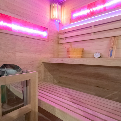 SAUNA FIŃSKA WYSOKOTEMPERATUROWA Z PIECEM LARK4/HARVIA 6KW 4-5 OSOBOWA 150x150 CM SAUNA FIŃSKA WYSOKOTEMPERATUROWA Z PIECEM LARK4/HARVIA 6KW 4-5 OSOBOWA 150x150 CM