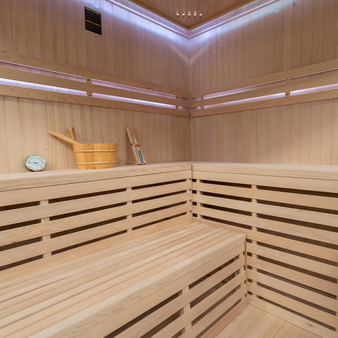 SAUNA FIŃSKA WYSOKOTEMPERATUROWA Z PIECEM OSLO6/HARVIA 8KW 5-6 OSOBOWA 200x200 CM